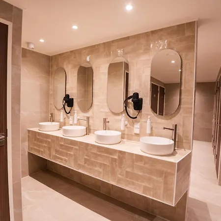 Cabins Hotel Amsterdam 호스텔