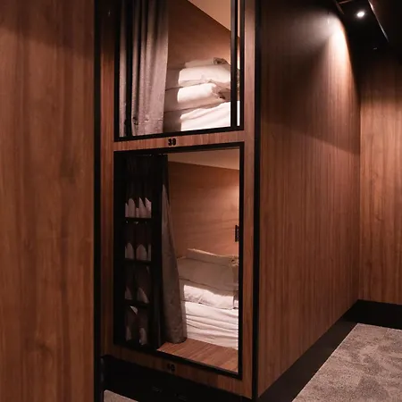 Cabins Hotel Amsterdam 호스텔