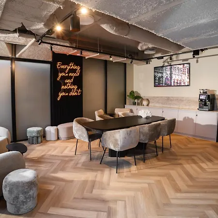 Cabins Hotel Amsterdam Hotell *