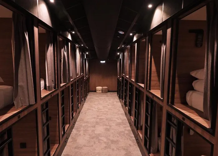 Cabins Hotel Amsterdam ホステル